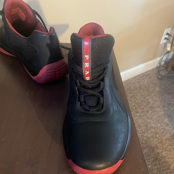 Prada Men’s 11 1/2 Black and Red shoe - Picture 2 of 7